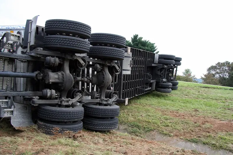 Imagen de un accidente grave involucrando un camión